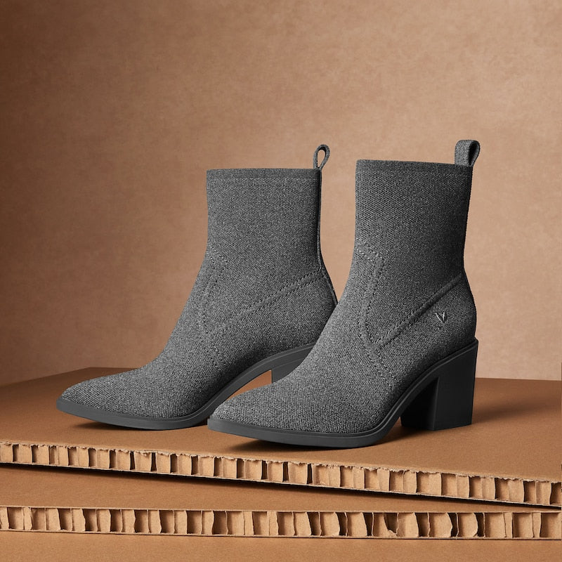 Whitney Steps™ | Pointed-Toe Western Enkellaarsjes